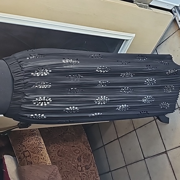 Black pleated skirt - Picture 6 of 9